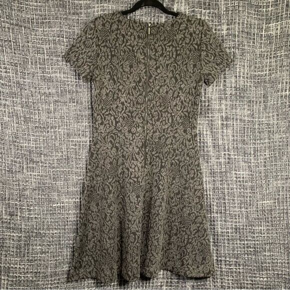 LOFT Black & Gray Embossed Floral Skater Dress Size 6 #895 - Picture 2 of 7